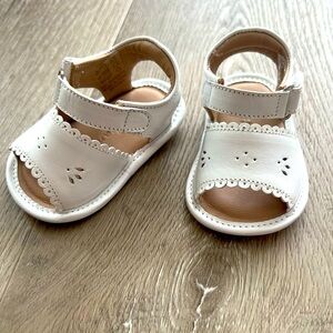 NWOT Elephantito scallop sandals